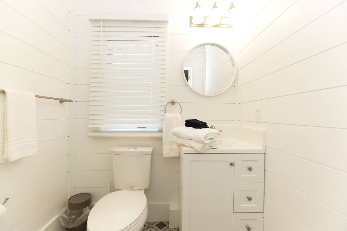 Classic Room | Bathroom