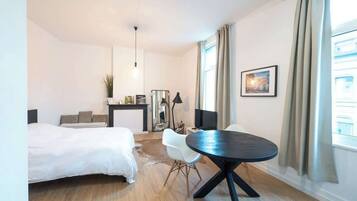 1 habitación, tabla de planchar con plancha y wifi