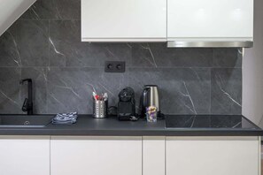 Dishwasher, cookware/dishes/utensils