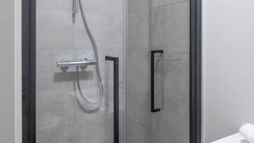 Bruser, hårtørrer, håndklæder