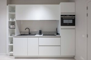 Refrigerador, microondas, horno, placa de cocina