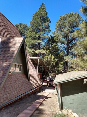 Property grounds - Cool 'A' frame cabin in the ponderosa pines. (Heber-Overgaard)