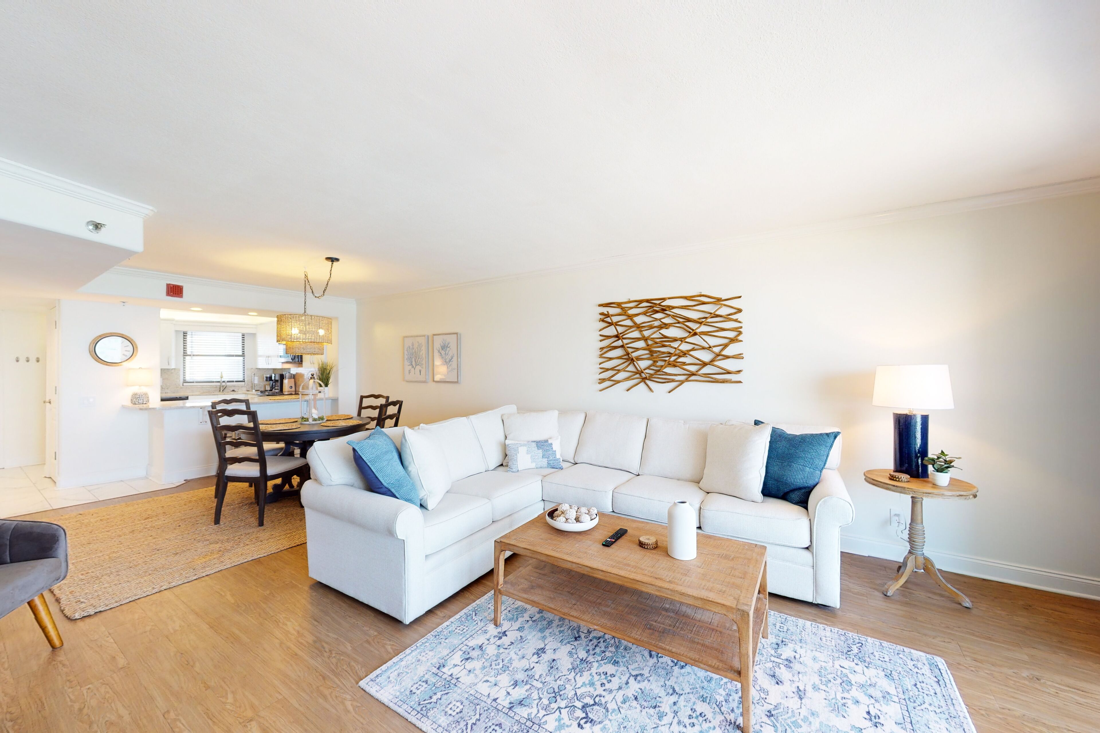 Beachfront condo with Gulf views, balcony, AC, W/D & pool