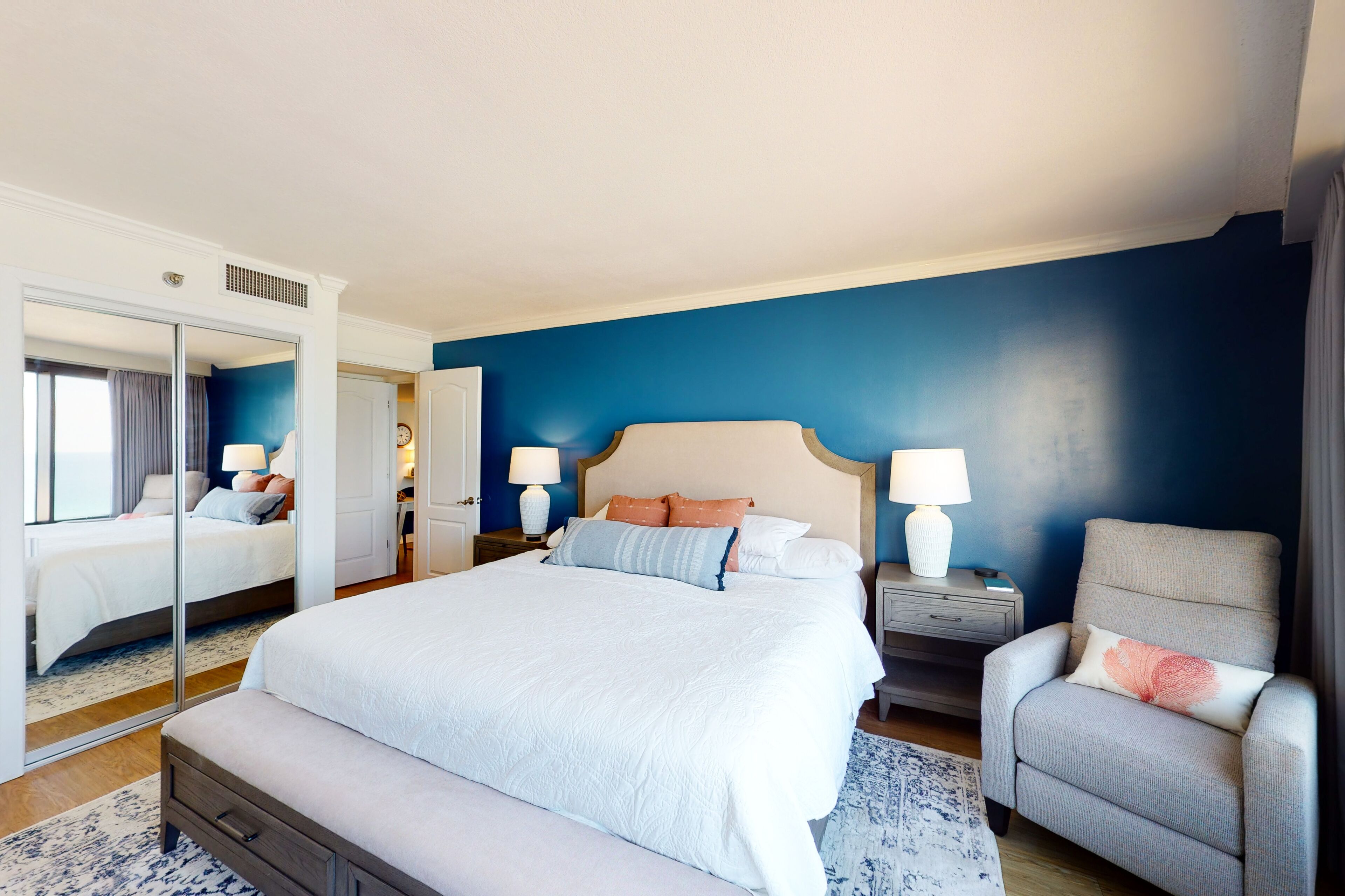 Beachfront condo with Gulf views, balcony, AC, W/D & pool