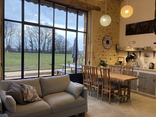 Stylish 2 bedroom loft style apartment  with shared pool in Dordogne,