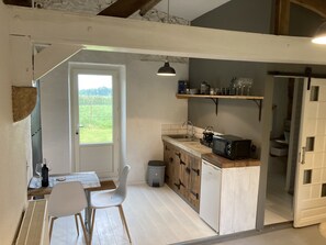 Fridge, stovetop, electric kettle, high chair - Romantic one bedroom studio apartment with pool , walking distance to Monpazier (Marsalès, Monpazier)