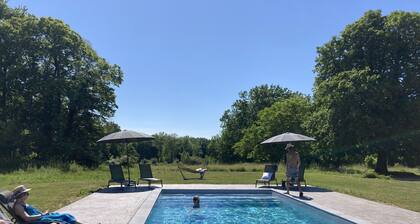 Romantic one bedroom studio apartment with pool , walking distance to Monpazier