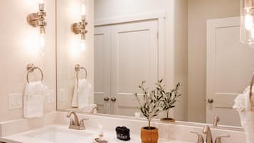 Maison, 4 chambres | Salle de bain | Serviettes fournies