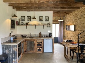 Fridge, oven, stovetop, electric kettle - Romantic 1 bedroom loft apartment with pool, 5 min to Monpazier (Marsalès, Monpazier)