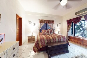 7 bedrooms, iron/ironing board, internet, bed sheets - Family Estate with High-Speed WiFi, Private Pool, Basketball, Office, & Patio (San Ignacio)