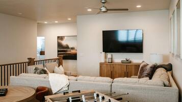 Townhome, 4 Bedrooms | Living room