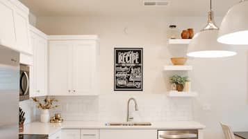 Townhome, 4 Bedrooms | Private kitchen