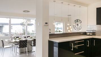 Cottage | Private kitchen | Fridge, dishwasher, electric kettle, toaster
