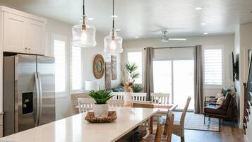 Townhome, 3 Bedrooms | Private kitchen