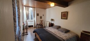6 bedrooms, bed sheets - Large mountain house (gite), lots of charm!   On the Sault plateau (Rodome)