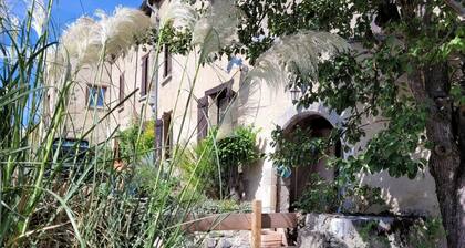 Large mountain house (gite), lots of charm! On the Sault plateau