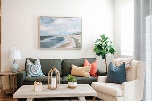 Living room - California Dreamin' by Freedom Vacation Rentals (Washington)
