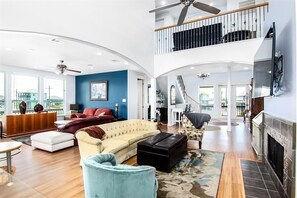 TV, offices - Mar Y Sol: 4  BR, 3  BA House in Port Bolivar, Sleeps 16 (Port Bolivar)