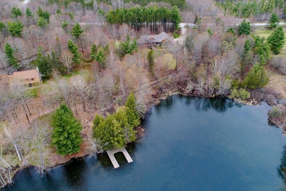Cozy cottage home close to nature includes game room, fitness equip, & Hot Tub.