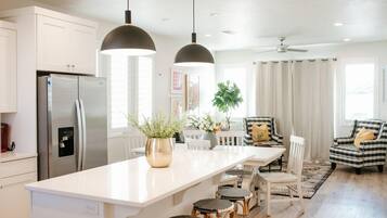 Townhome, 3 Bedrooms | Private kitchen