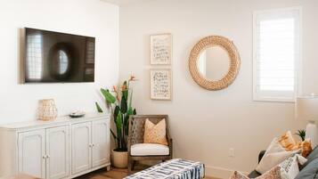 Townhome, 3 Bedrooms | Living room