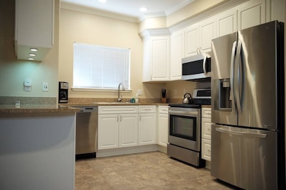 Modern-Great Location. Lux Complex-TESLA Charging