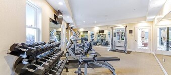 SUPER BOWL 7 MINUTES AWAY - LEVI'S STADIUM  w/Balcony Ace location,  Self Check-in