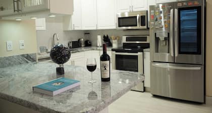 SUPER BOWL 7 MINUTES AWAY - LEVI'S STADIUM.Great Location-2Parking Sp