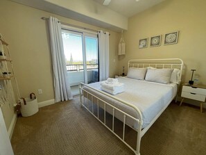 2 Schlafzimmer, Schreibtisch, Bügeleisen/Bügelbrett, Reisekinderbett