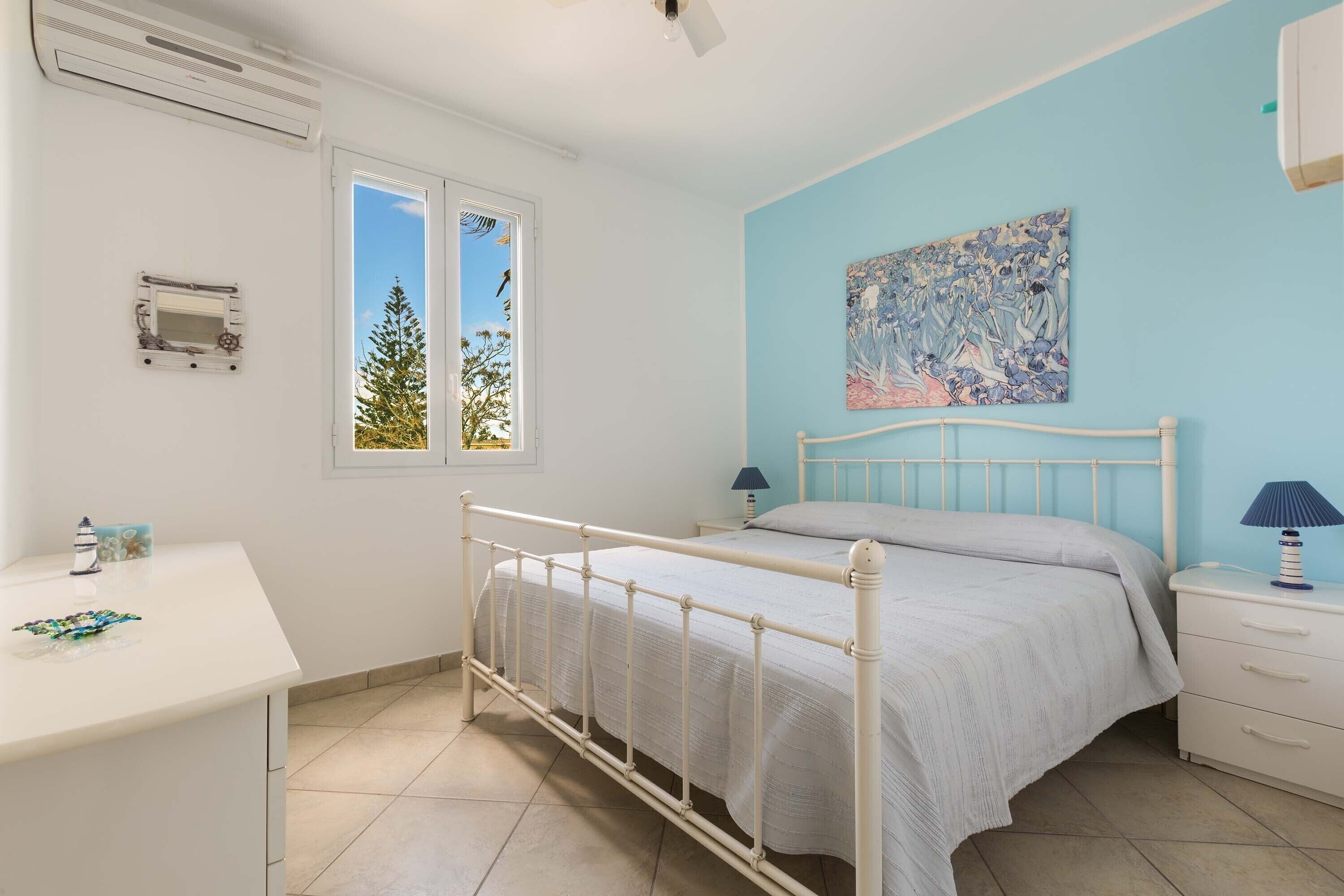 2 bedrooms, iron/ironing board, bed sheets