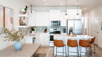 Townhome, 4 Bedrooms | Private kitchen