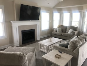 Smart TV y chimenea