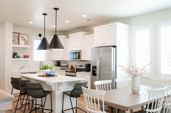 Townhome, 3 Bedrooms | Private kitchen