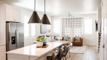 Townhome, 3 Bedrooms | Private kitchen