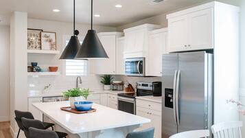 Townhome, 3 Bedrooms | Private kitchen