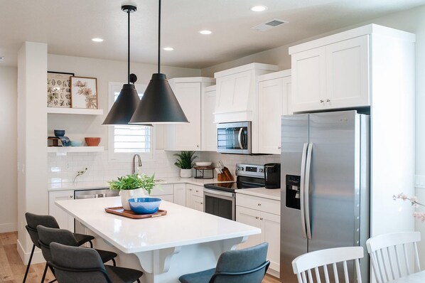 Townhome, 3 Bedrooms | Private kitchen