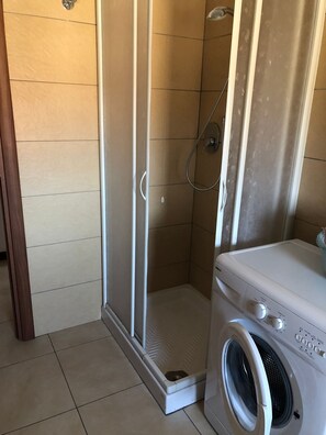 Shower, bidet - Sea View Penthouse 3 bedrooms 2 two bathrooms, 4 min walk to the beach (Civitanova Marche)