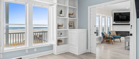 Televisión y chimenea