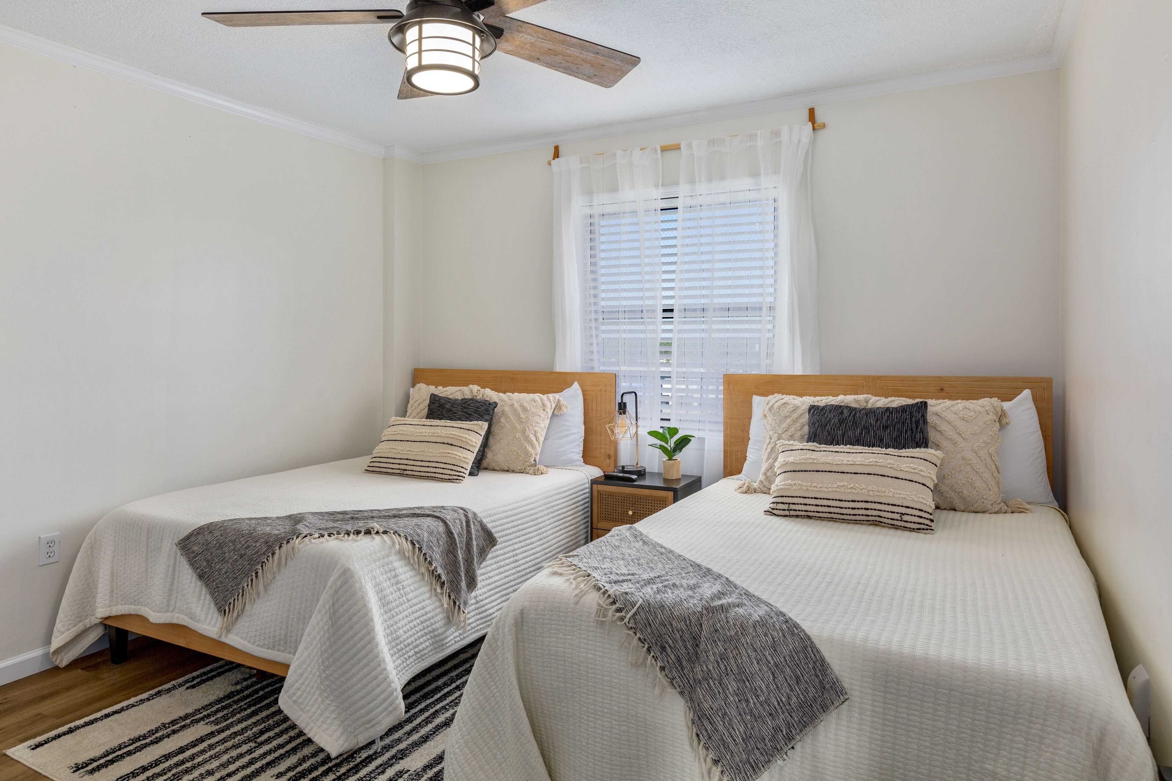 The Selah Condo - 2 Bed/2 Bath BEACHFRONT/COMPLETELY REMODELED!!