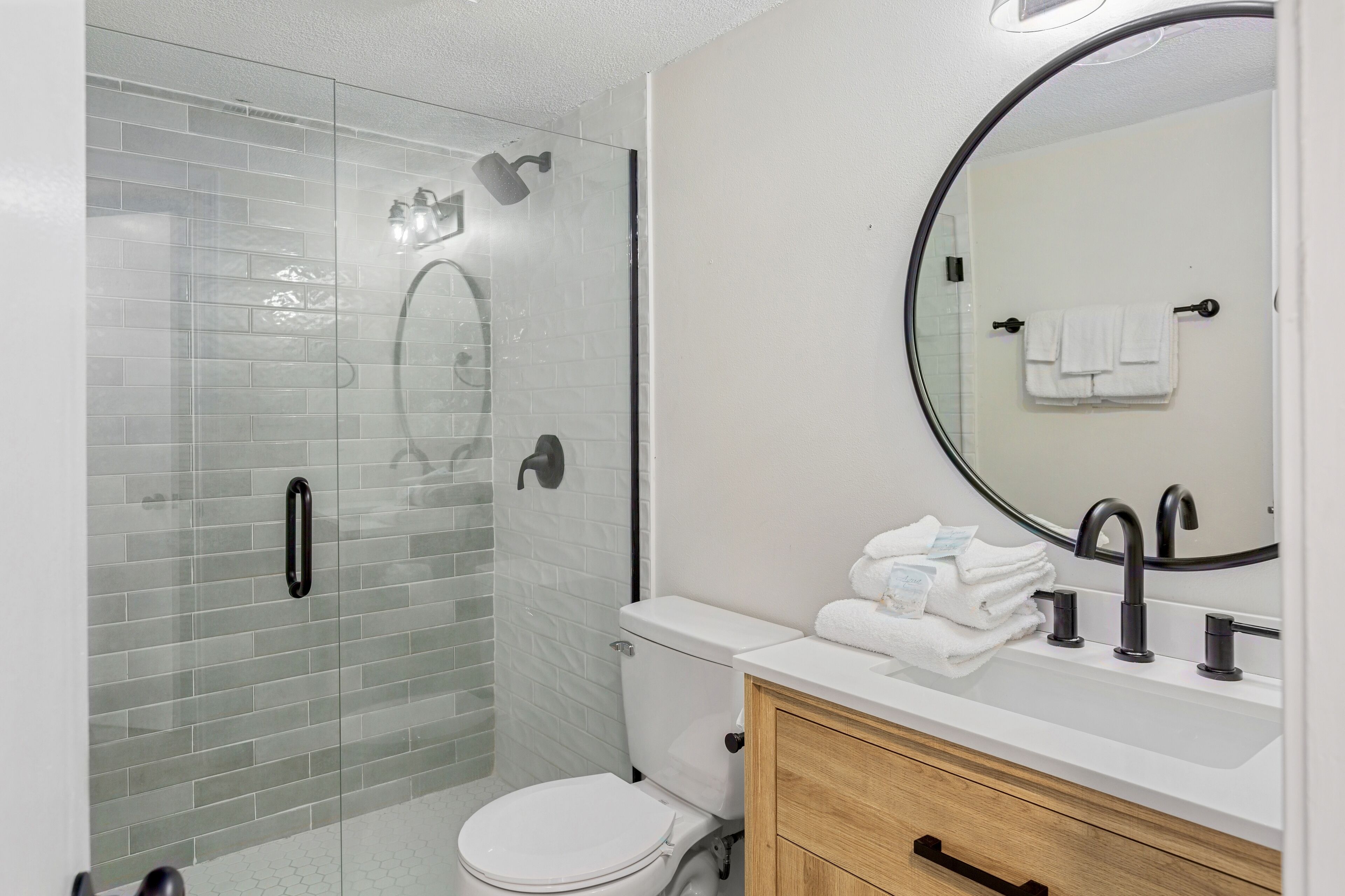 The Selah Condo - 2 Bed/2 Bath BEACHFRONT/COMPLETELY REMODELED!!