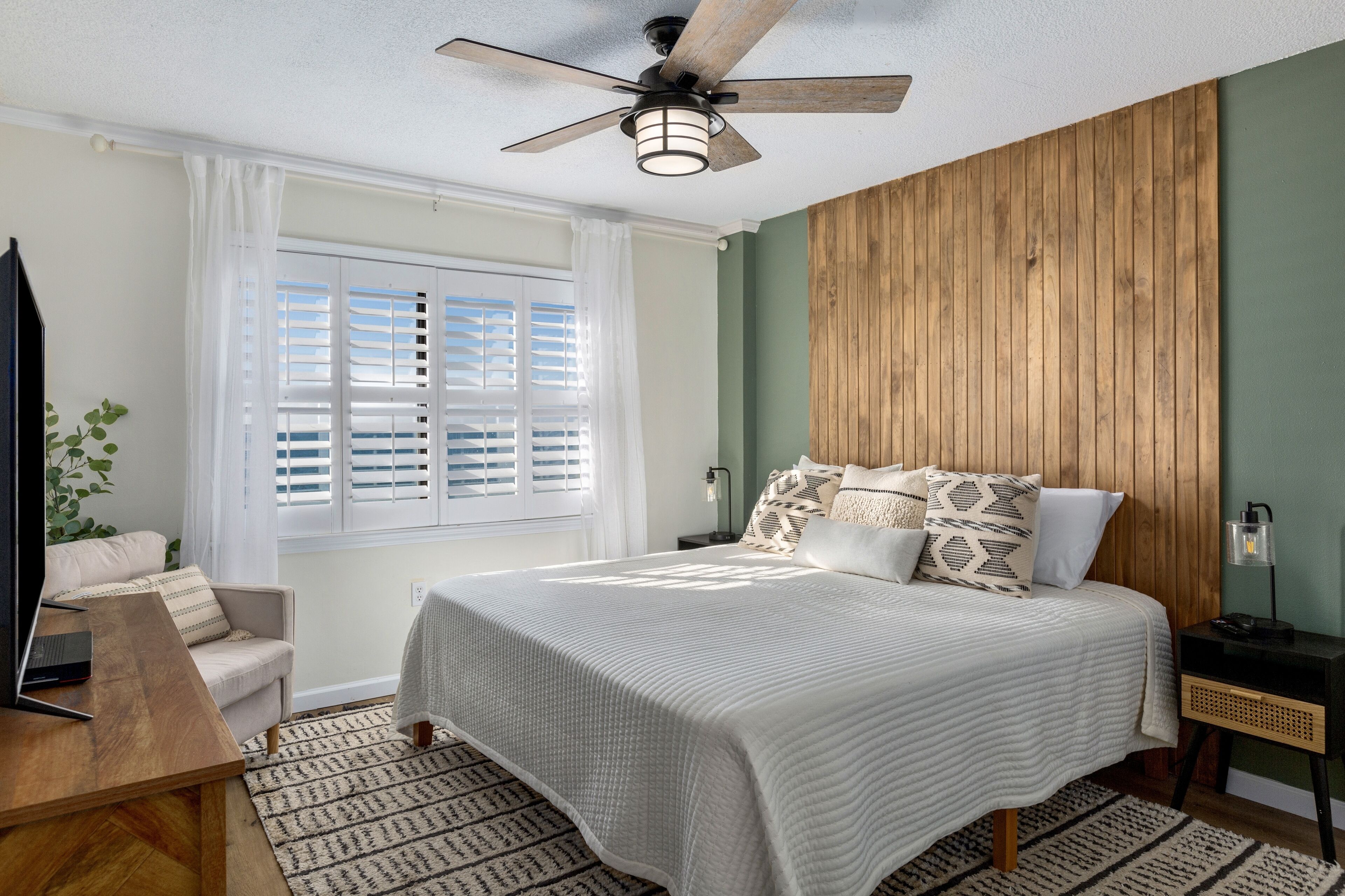 The Selah Condo - 2 Bed/2 Bath BEACHFRONT/COMPLETELY REMODELED!!