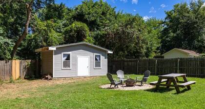 Charming Graham Getaway: Walk to Local Favorites & Retro Game Barn