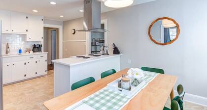 Charming Graham Getaway: Walk to Local Favorites & Retro Game Barn