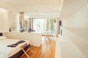 Deluxe Studio Suite | Egyptian cotton sheets, premium bedding, down comforters