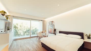 Junior Studio Suite | Egyptian cotton sheets, premium bedding, down comforters