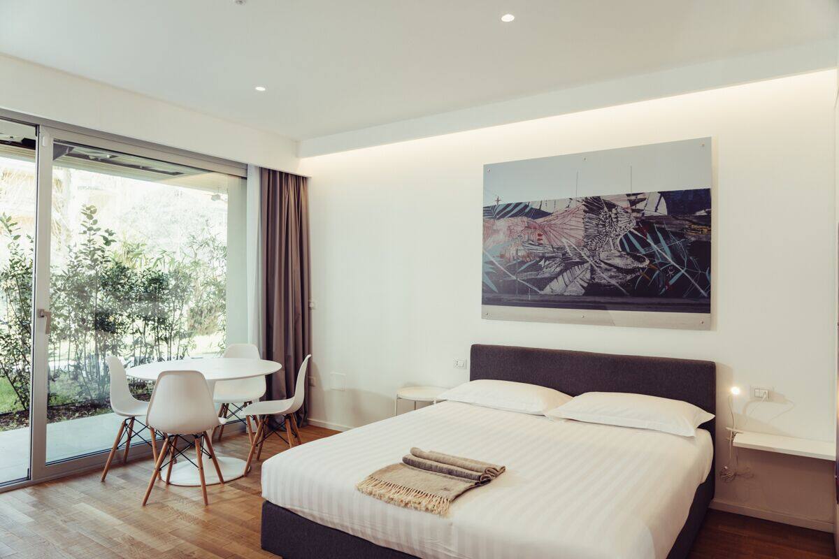 Studio Suite Standar, pemandangan kebun | Seprai katun Mesir, seprai premium, selimut bulu angsa, dan busa memori