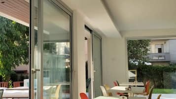 Daily continental breakfast (EUR 10 per person)