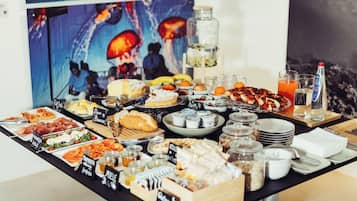 Daily continental breakfast (EUR 12 per person)