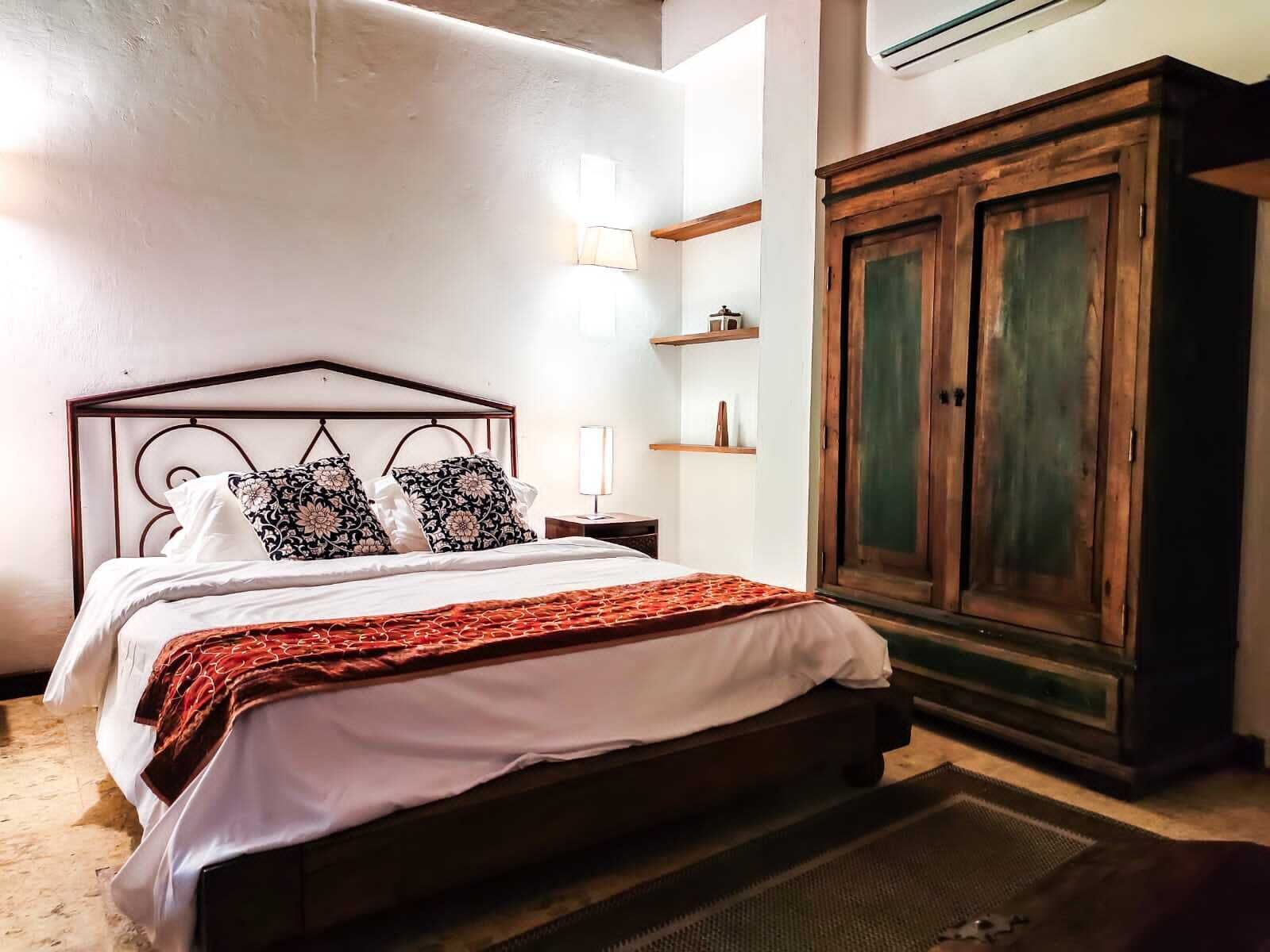 SPECTACULAR HOUSE WITH POOL AND TERRACE IN THE CITY CENTER