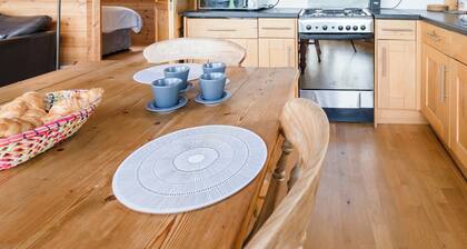 2 bedroom accommodation in Linlithgow, near Edinburgh